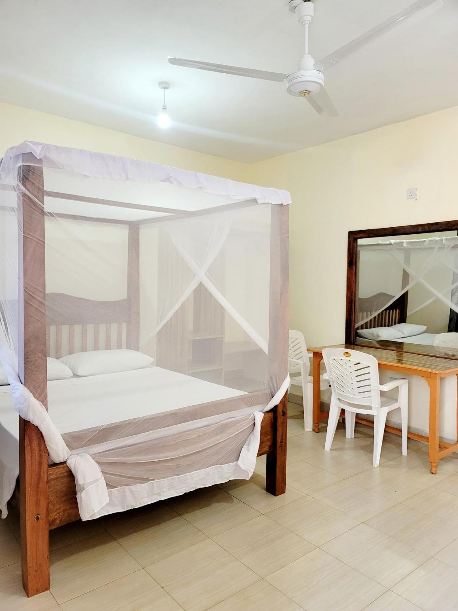 Casuarina Lounge Hotel Malindi Exterior photo