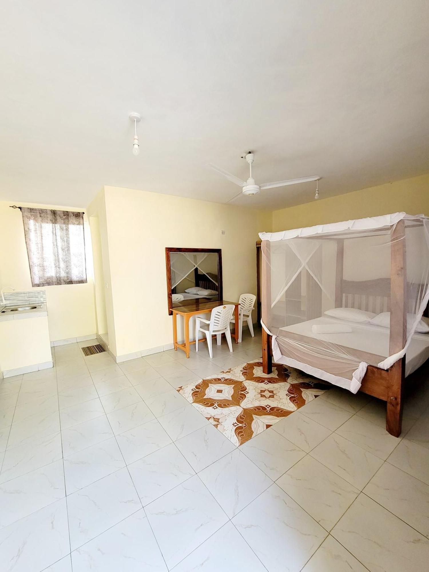 Casuarina Lounge Hotel Malindi Exterior photo