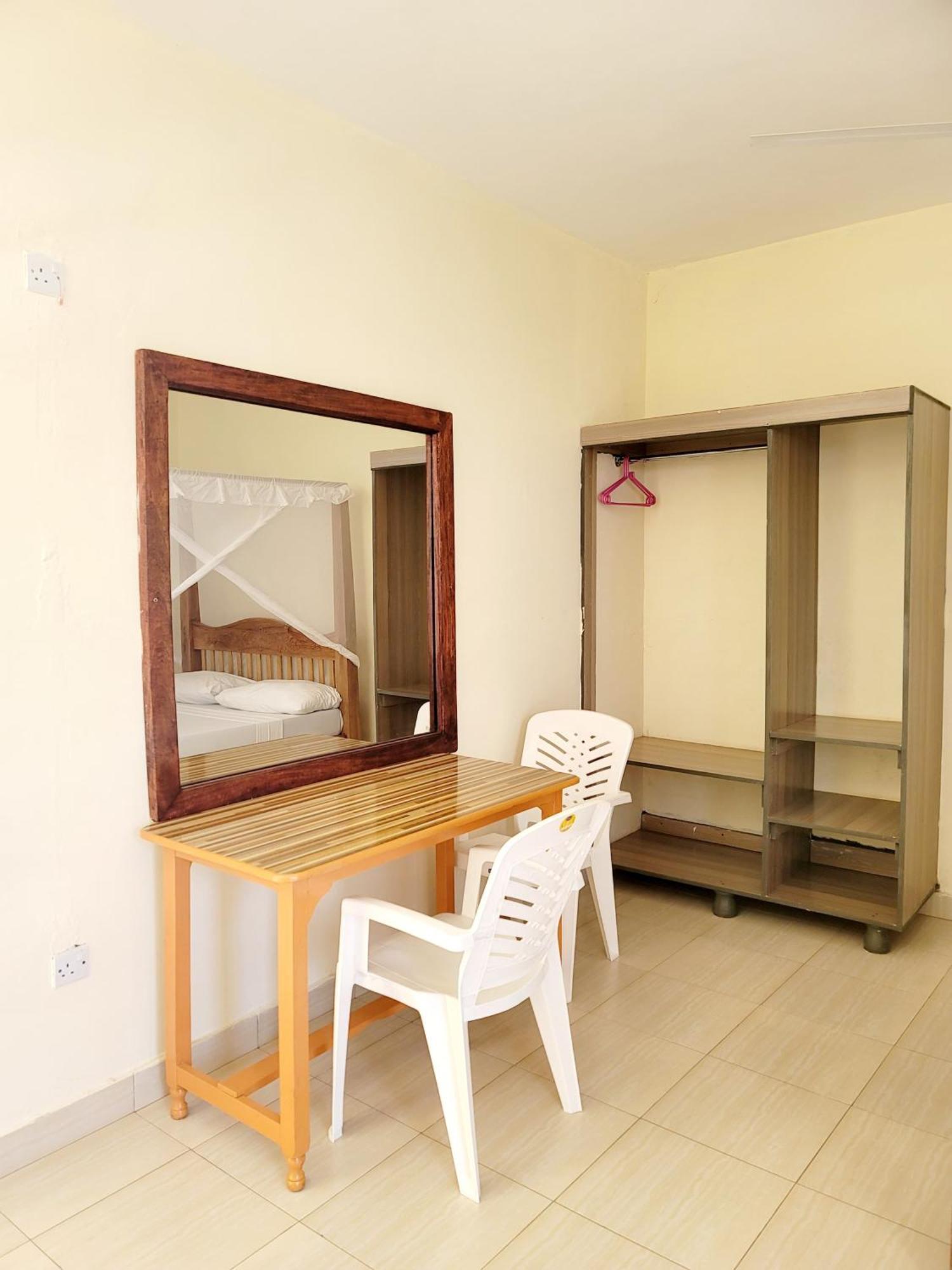 Casuarina Lounge Hotel Malindi Exterior photo